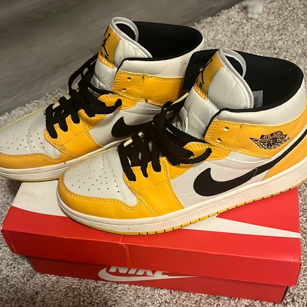 Nike Jordan’s does not come with box